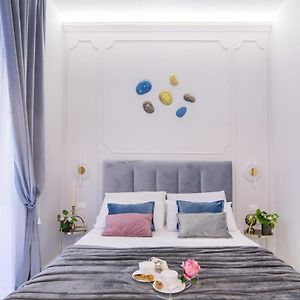 Roma Deluxe Rooms